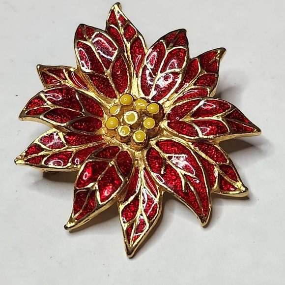 Vintage Textured Gold Tone & Enamel Flower Pin Brooch Poinsettia Christmas Pin - Picture 2 of 4